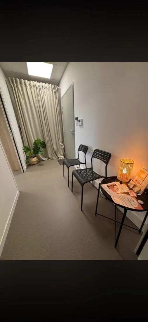 Salle d'attente du cabinet à Aigues-Mortes